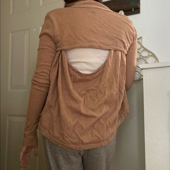 BCBGMAXAZRIA Merino Wool Crop Cardigan cut out back Tan XS - Picture 2 of 5
